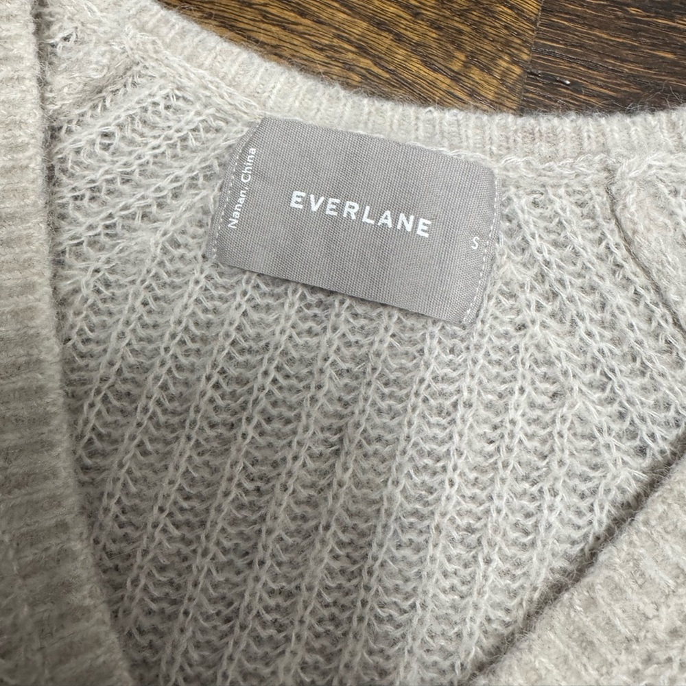 Everlane Alpaca V-neck Sweater in Cream, Size: S - Picture 4 of 5